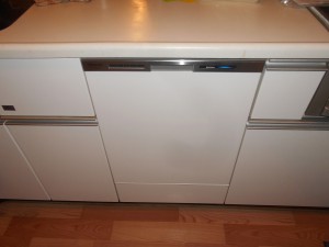 Panasonic製食器洗い乾燥機 NP-45MD8W